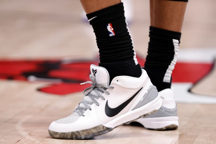 Chicago Bulls forward DeMar DeRozan wearing the Nike Kobe 5 Protro 'White Black PE'.